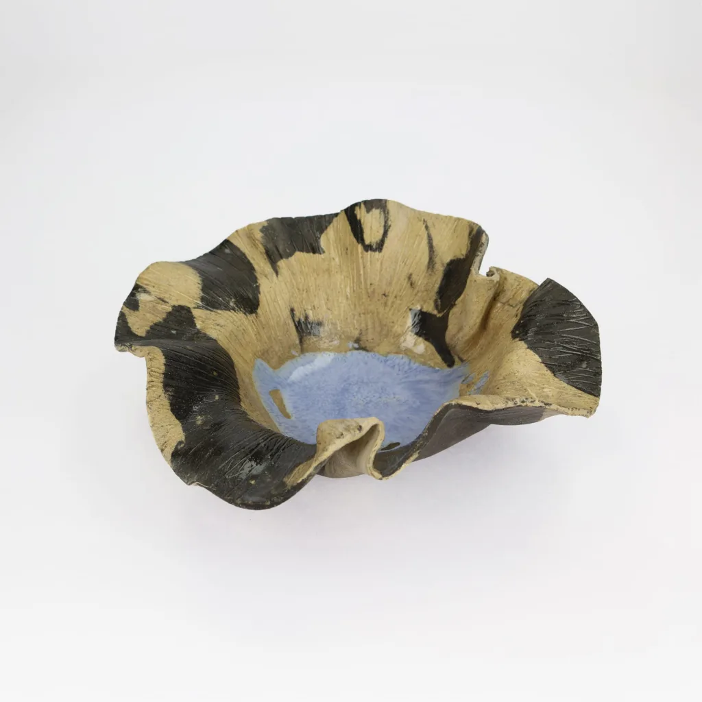 Dekoracyjna misa ceramiczna Niebieski Kwiat o unikalnym kształcie  -  Giftoria - zestawy prezentowe