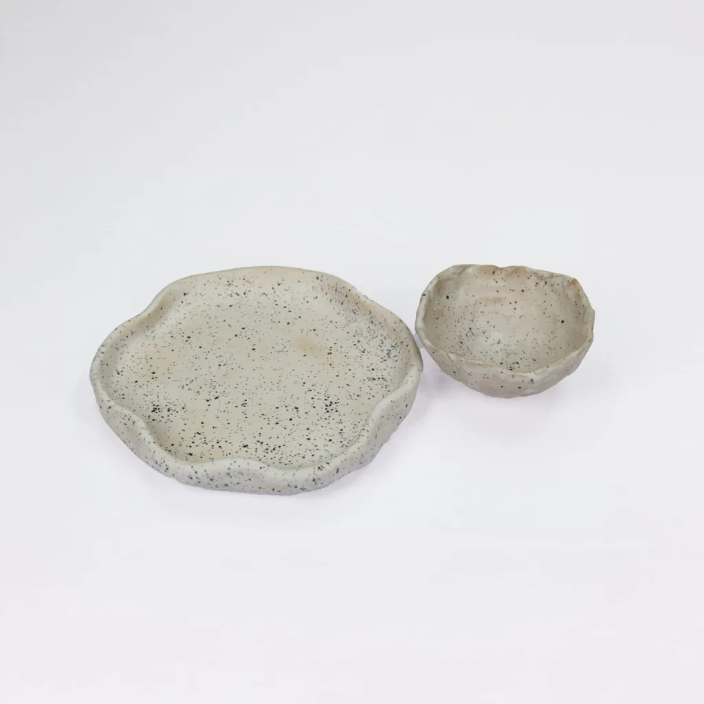 Gliniany talerzyk Piegusek ręcznie lepiony  -  Giftoria - zestawy prezentowe 2