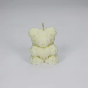 Miś w różyczki z sercem – świeca sojowa ręcznie wykonana - Giftoria - zestawy prezentowe Miś w różyczki z sercem – świeca sojowa ręcznie wykonana - Giftoria - zestawy prezentowe