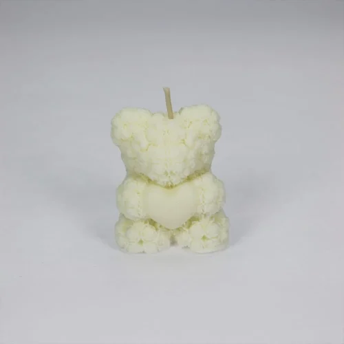 Miś w&nbsp;różyczki z&nbsp;sercem – świeca sojowa ręcznie wykonana  -  Giftoria - zestawy prezentowe