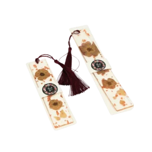 Zakładka do&nbsp;książki z&nbsp;żywicy z&nbsp;suszonymi brązowymi kwiatami – 19 cm  -  Giftoria - zestawy prezentowe