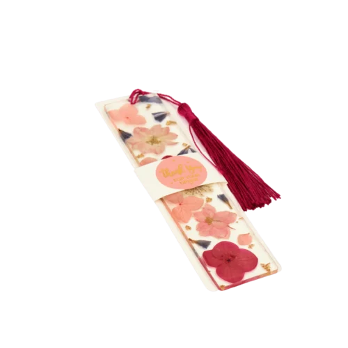 Zakładka do&nbsp;książki z&nbsp;żywicy z&nbsp;suszonymi różowymi kwiatami – 14 cm  -  Giftoria - zestawy prezentowe