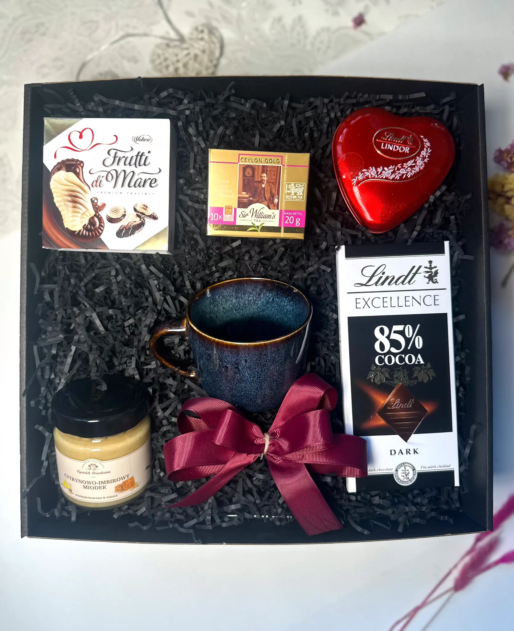 Zestaw Prezentowy „Aromatyczna Pielęgnacja dla niej” – kosmetyki, herbata, kubek i słodkości  -  Giftoria - zestawy prezentowe 5