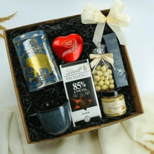 Zestaw prezentowy dla taty z&nbsp;kremem Clochee, herbatą i&nbsp;kubkiem – Elegancja na&nbsp;Dzień Ojca  -  Giftoria - zestawy prezentowe