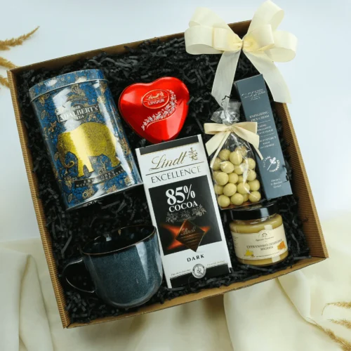 Zestaw prezentowy dla taty z&nbsp;kremem Clochee, herbatą i&nbsp;kubkiem – Elegancja na&nbsp;Dzień Ojca  -  Giftoria - zestawy prezentowe