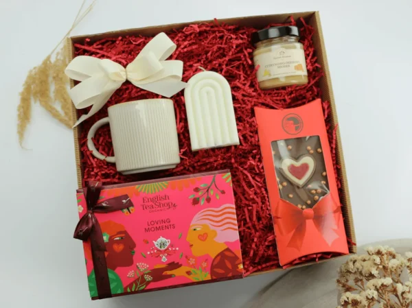 Zestaw Prezentowy „Ciepłe Chwile” – herbata, miód i&nbsp;słodkości  -  Giftoria - zestawy prezentowe