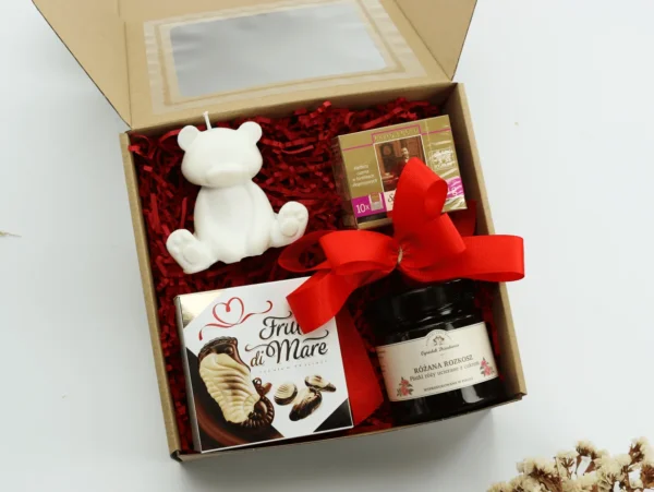 Zestaw Prezentowy „Miś i&nbsp;Róża” – odrobina romantyzmu i&nbsp;słodkich chwil  -  Giftoria - zestawy prezentowe