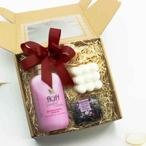 Zestaw Prezentowy „Mała Pielęgnacja” – mydełko, świeca i&nbsp;żel pod&nbsp;prysznic  -  Giftoria - zestawy prezentowe 3