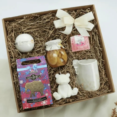 Zestaw Prezentowy „Ciepły Poranek” – z&nbsp;kubkiem handmade, świecą i&nbsp;herbatą  -  Giftoria - zestawy prezentowe