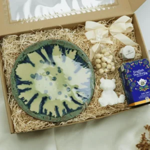 Zestaw Prezentowy „Earl Grey z&nbsp;Czekoladą” – herbata, orzechy, miód, talerz, świeca  -  Giftoria - zestawy prezentowe