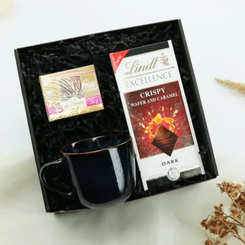 Zestaw Prezentowy „Czekoladowa Chwila z&nbsp;Herbatą” – Kubek, Czekolada Lindt i&nbsp;Herbata Ceylon  -  Giftoria - zestawy prezentowe