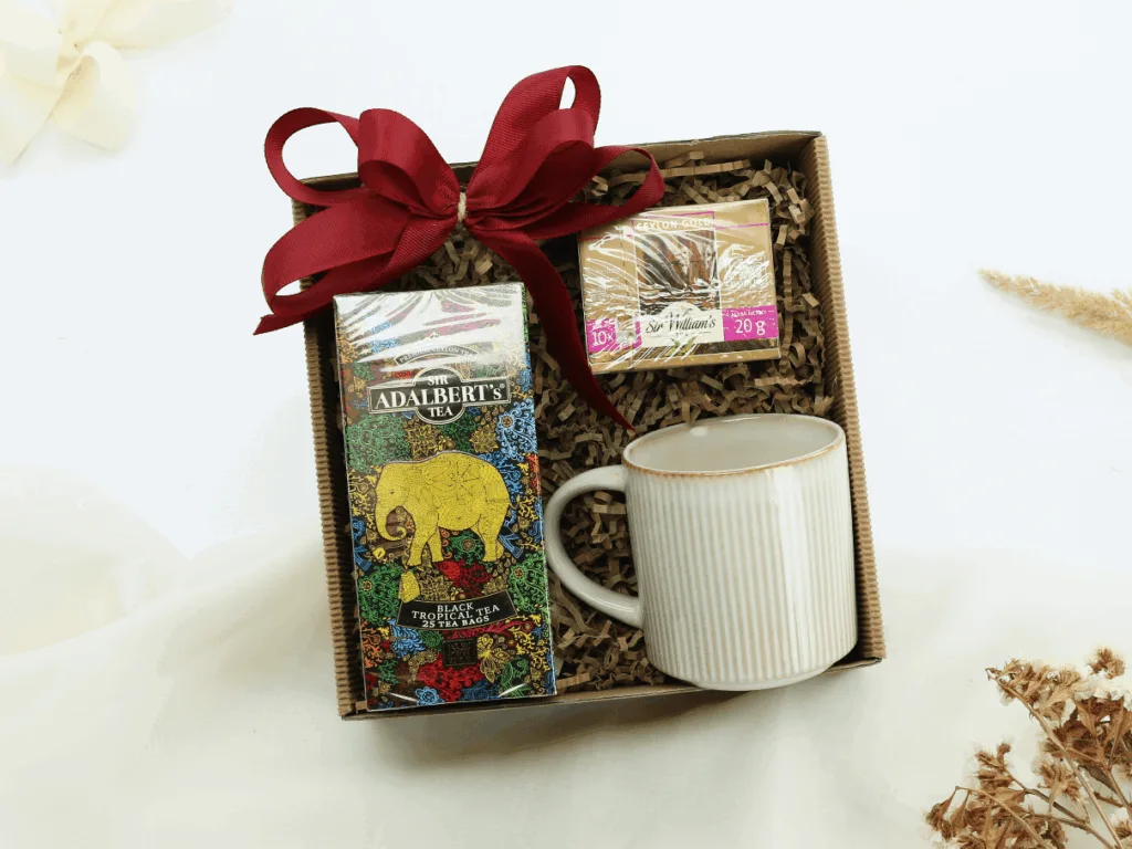Zestaw prezentowy z&nbsp;herbatą i&nbsp;kubkiem – idealny prezent dla nauczyciela  -  Giftoria - zestawy prezentowe