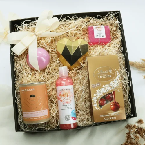 Zestaw Prezentowy „Kwiatowy Relaks” – Aromatyczna Herbata, Kosmetyki Organique i&nbsp;Praliny  -  Giftoria - zestawy prezentowe