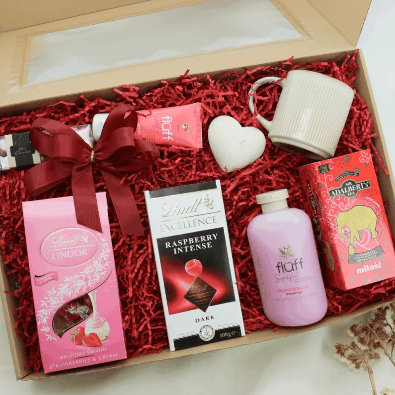 Zestaw Prezentowy „Aromatyczna Pielęgnacja dla niej” – kosmetyki, herbata, kubek i&nbsp;słodkości  -  Giftoria - zestawy prezentowe 2