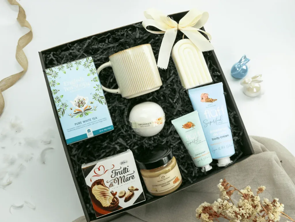 Zestaw Prezentowy „Blue Essence” – Relaks, Herbata i Słodkości  -  Giftoria - zestawy prezentowe