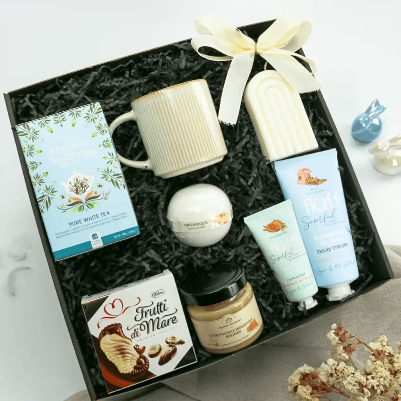 Zestaw Prezentowy „Blue Essence” – Relaks, Herbata i Słodkości  -  Giftoria - zestawy prezentowe 2