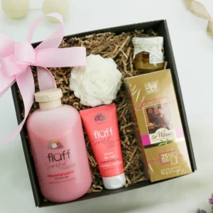 Zestaw Prezentowy dla niej „Malinowa Harmonia” – żel pod&nbsp;prysznic, krem do&nbsp;rąk, herbata, miód, świeca  -  Giftoria - zestawy prezentowe