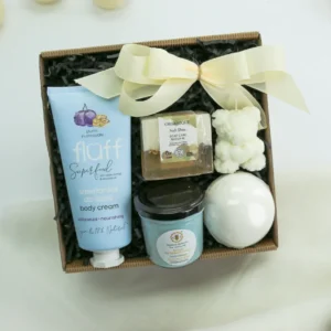 Zestaw Prezentowy „Królestwo Relaksu” – kosmetyki pielęgnacyjne, świeca sojowa  -  Giftoria - zestawy prezentowe