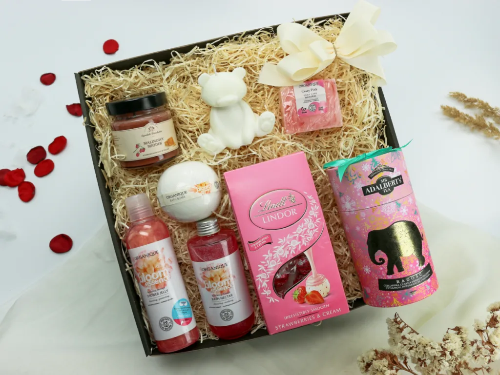 Zestaw Prezentowy „Bloom Essence” – luksusowa pielęgnacja i aromatyczne dodatki  -  Giftoria - zestawy prezentowe
