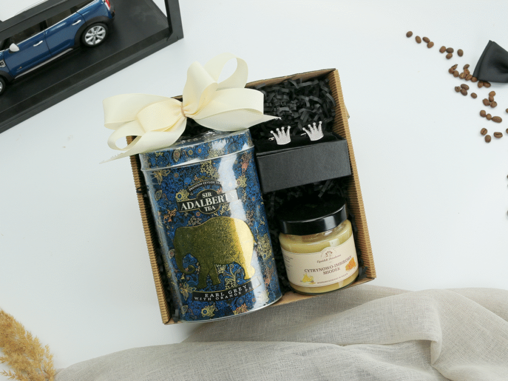 Zestaw Prezentowy „Gentleman’s Choice” – herbata, miód, spinki do mankietów  -  Giftoria - zestawy prezentowe