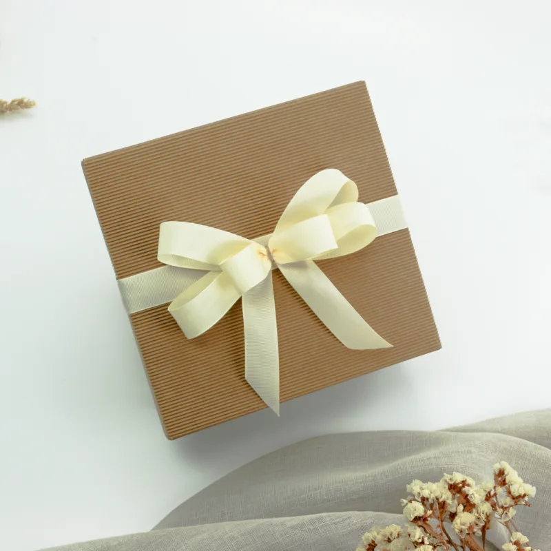 Zestaw Prezentowy „Gentleman’s Choice” – herbata, miód, spinki do mankietów  -  Giftoria - zestawy prezentowe