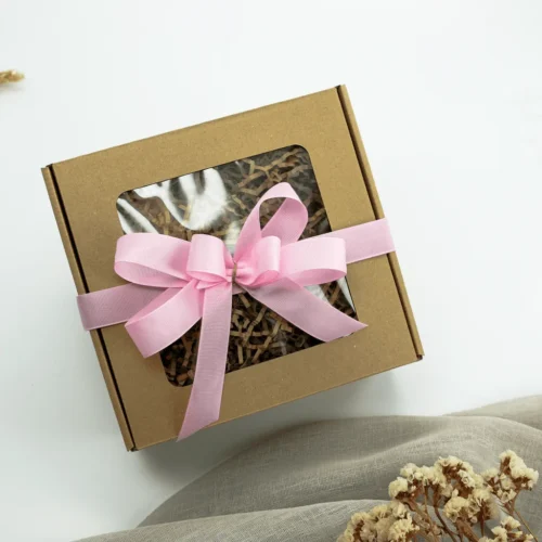 Zestaw Prezentowy „Mała Pielęgnacja” – mydełko, świeca i&nbsp;żel pod&nbsp;prysznic  -  Giftoria - zestawy prezentowe 4