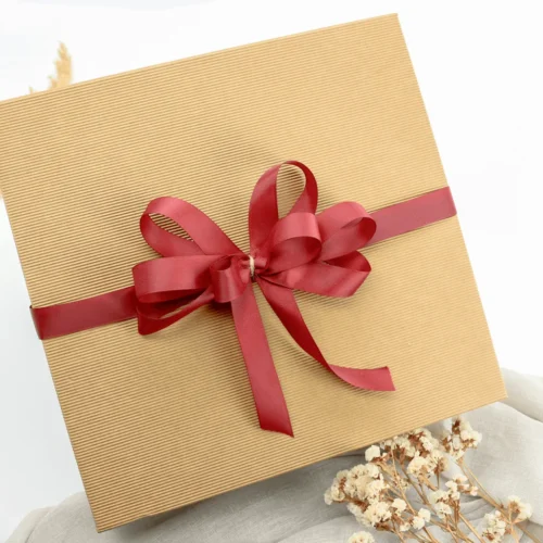 Zestaw Prezentowy „Energia i&nbsp;Relaks” – kosmetyki pielęgnacyjne, herbata i&nbsp;słodkości  -  Giftoria - zestawy prezentowe 2