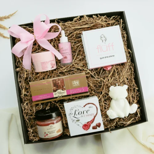 Prezent dla ukochanej Mamy z malinową nutą – Zestaw kosmetyków, kamień Gua Sha - Giftoria - zestawy prezentowe Prezent dla ukochanej Mamy z malinową nutą – Zestaw kosmetyków, kamień Gua Sha - Giftoria - zestawy prezentowe