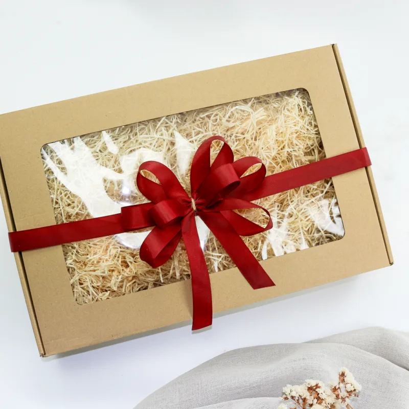 Zestaw Prezentowy „Aromatyczna Pielęgnacja dla niej” – kosmetyki, herbata, kubek i&nbsp;słodkości  -  Giftoria - zestawy prezentowe