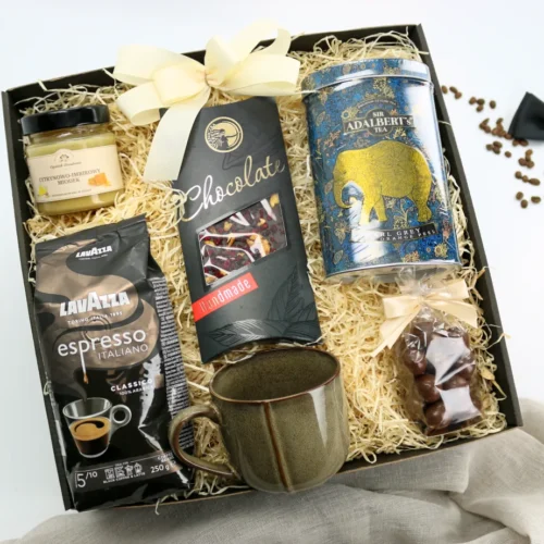 Zestaw prezentowy dla mężczyzny „Aromatyczna Uczta” – kawa, herbata i słodycze - Giftoria - zestawy prezentowe Zestaw prezentowy dla mężczyzny „Aromatyczna Uczta” – kawa, herbata i słodycze - Giftoria - zestawy prezentowe