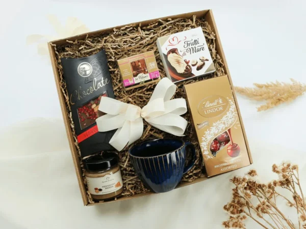 Zestaw Prezentowy „Złoty Smak Przyjemności” – Filiżanka, Herbata, Miód  -  Giftoria - zestawy prezentowe