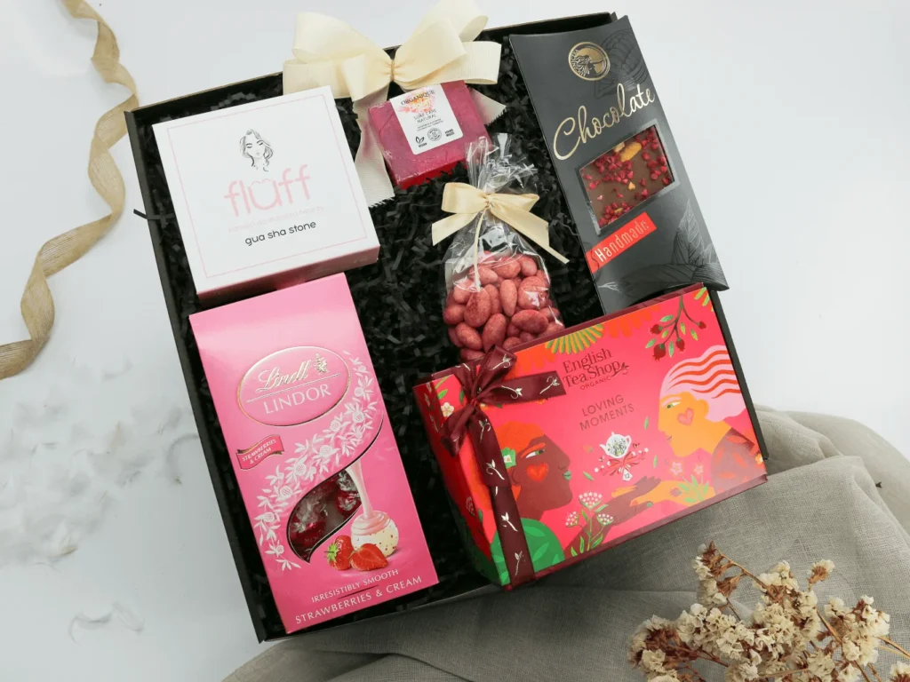 Zestaw Prezentowy Bloom & Malina – Relaks, Słodycze i Elegancja  -  Giftoria - zestawy prezentowe