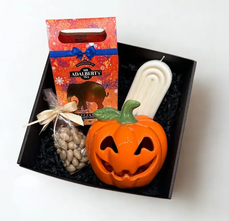 Zestaw prezentowy Halloween – świecznik dynia, herbata, migdały, świeca sojowa  -  Giftoria - zestawy prezentowe 2