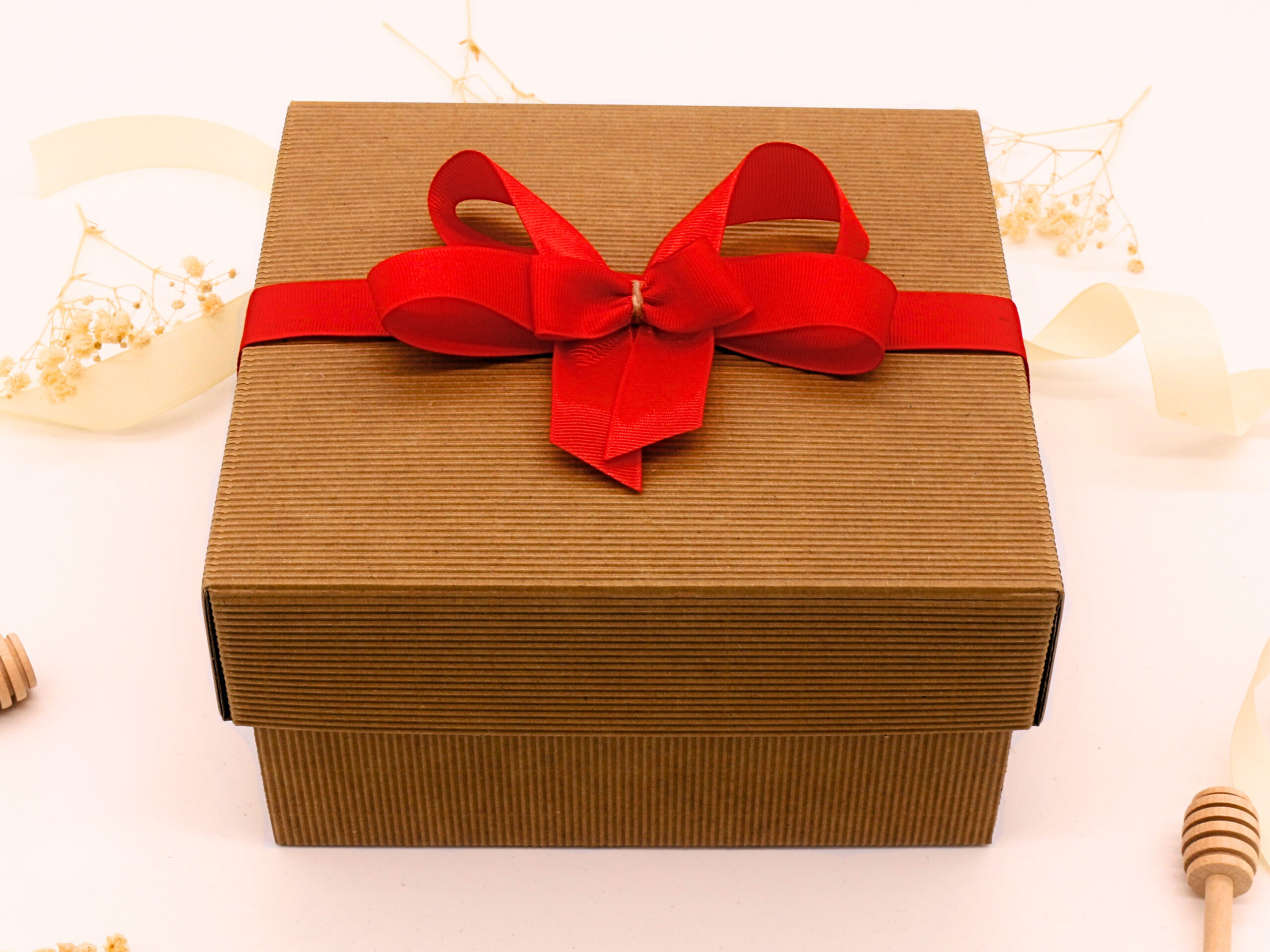 Kobiecy zestaw prezentowy dla niej z kawą, kubkiem i pralinami Lindor - Giftoria - zestawy prezentowe 7 Kobiecy zestaw prezentowy dla niej z kawą, kubkiem i pralinami Lindor - Giftoria - zestawy prezentowe 7